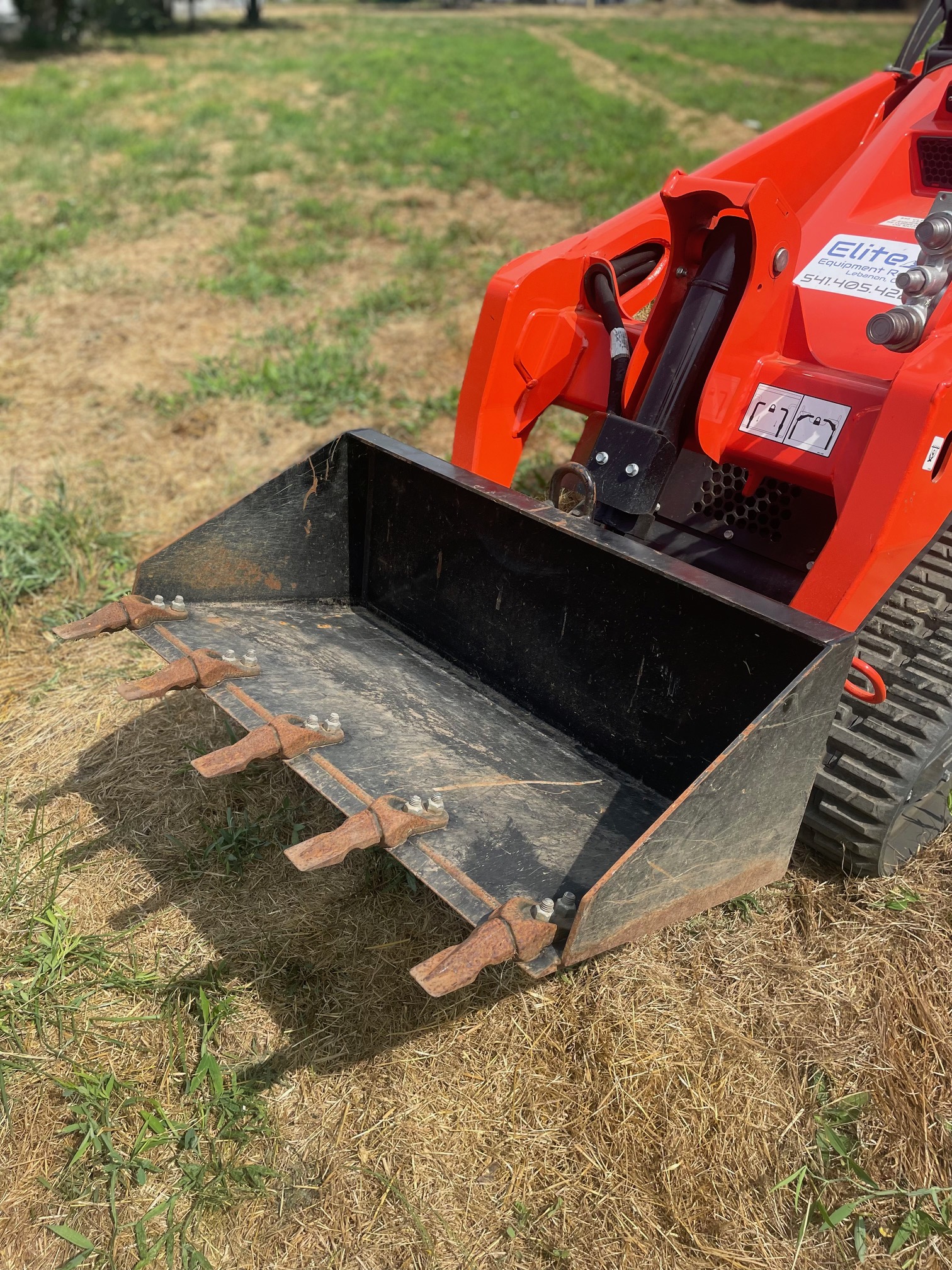 STAND ON DIGGING BUCKET